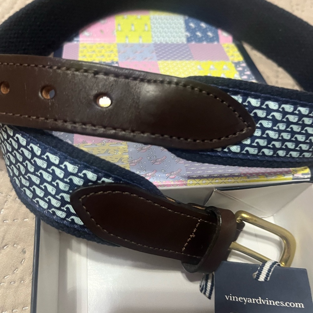 Vineyard Vines kids Navy and Brown Belt Bag
Kids size 26